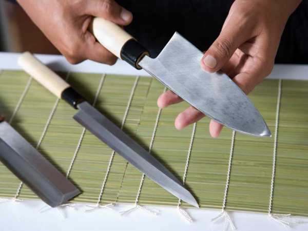 Messer mit glatter Schneide mit Premium Wasserstein Schliff inkl. eventueller Reparatur